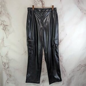Bailey 44 Pants Womens 2
Black Faux Vegan Leather High Rise Straight Cargo Crop